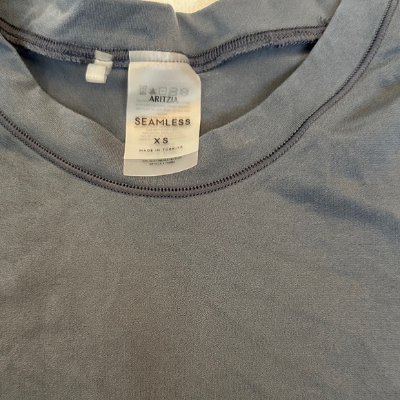 Aritzia Women's Charcoal Short Sleeve Tee - Picture 2 of 7